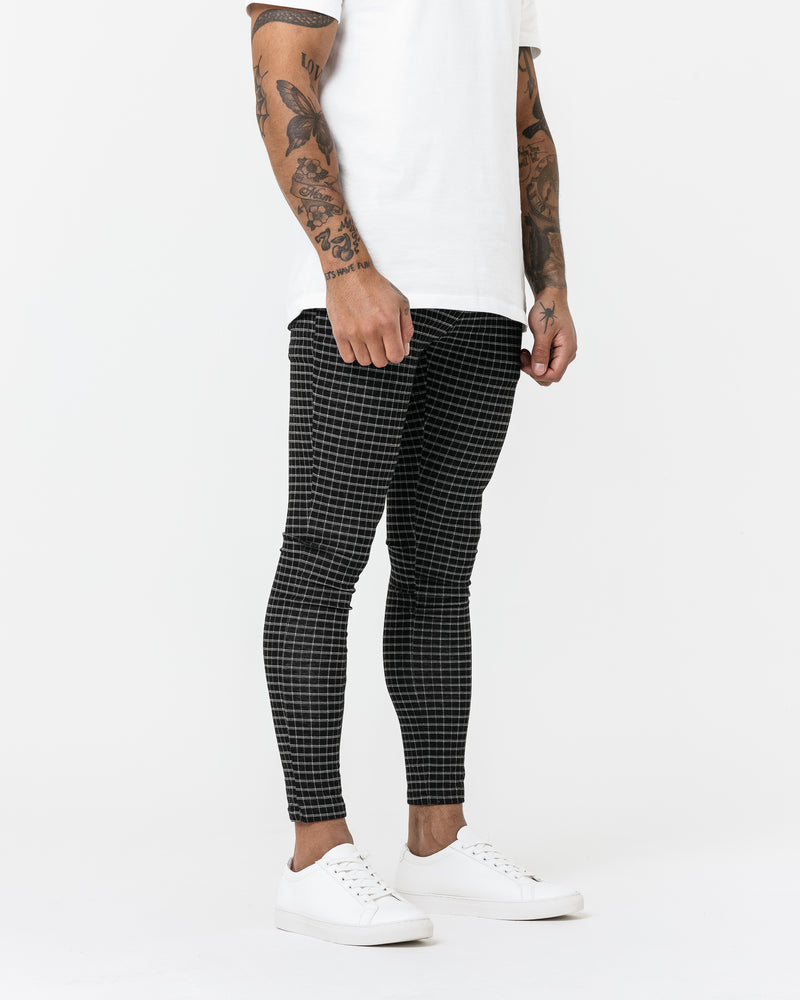 TECH BLACK CHINOS