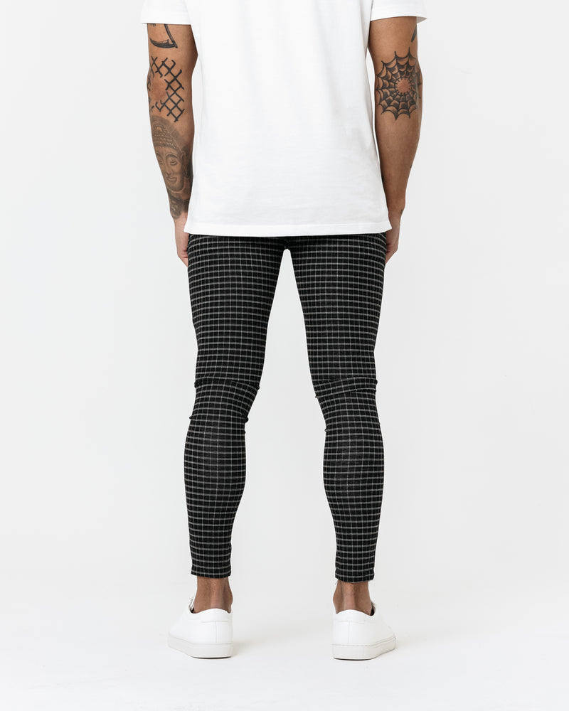 TECH BLACK CHINOS