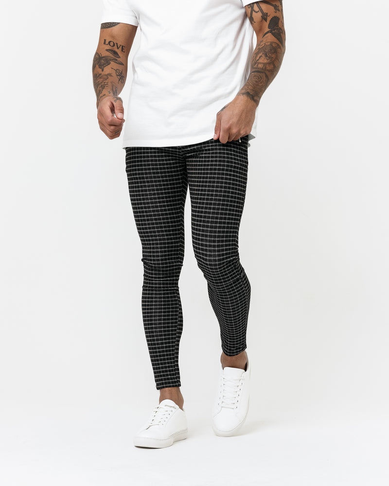 TECH BLACK CHINOS