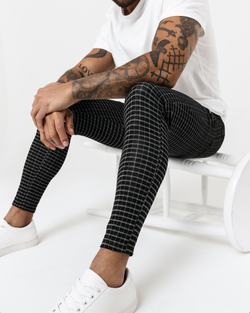TECH BLACK CHINOS