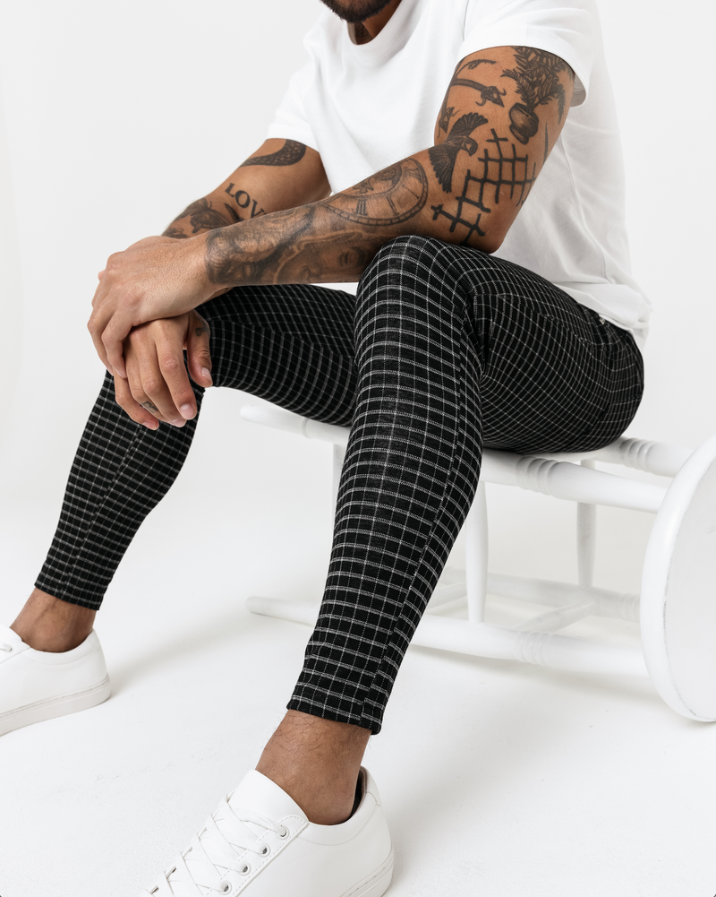 TECH BLACK CHINOS
